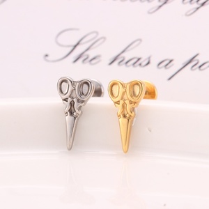 Boucles d'oreilles clous classiques géométriques en titane pour femme, serties clos, plaquées or, piercing mode personnalisé - Product Image 1