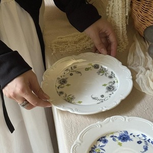 Grandes assiettes de dîner en céramique blanches, style nordique, motif floral bleu, luxe vintage, vente en gros, non toxiques, compatibles lave-vaisselle, écologiques - Product Image 3