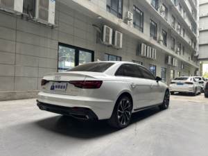 <span class=keywords><strong>Audi</strong></span> A4L 2023 40 TFSI Luxury Sport Edition 2.0T FWD <span class=keywords><strong>7</strong></span> vitesses <span class=keywords><strong>S</strong></span> <span class=keywords><strong>Tronic</strong></span>, berline de luxe allemande de taille moyenne, d'occasion - Product Image 4