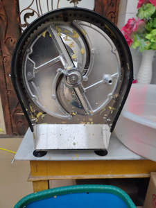 Tritatutto e Affettatrice Elettrica Multifunzione Professionale per Carote, Zenzero, Arance, Pomodori e Verdure - Product Image 3