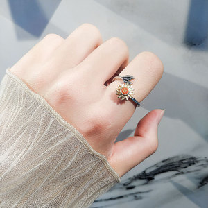 Bague ajustable en cuivre plaqué or avec incrustation de zircon et tournesol rotatif, gravée sur mesure avec nom, bijou anti-stress pour femme - Product Image 2