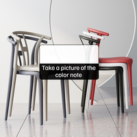 Le plastique dinant empilable nordique préside la chaise blanche de jardin moderne pour le restaurant et le café extérieurs