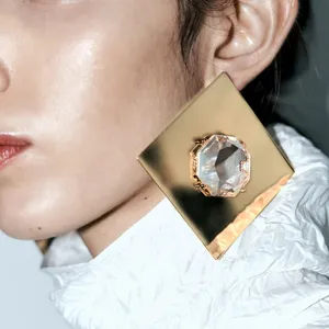 2024时尚饰品冬季新款合金耳环女式方形耳环声明金属树脂水晶耳环女式饰品