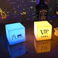 Taburete LED Cúbico Rotomoldeado de PE con Logotipo Personalizado, Luz RGB Recargable con Control Remoto, Asiento para Exteriores, Lámpara Cúbica que Cambia de Color
