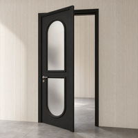 Porte en bois laqué de luxe noire avec panneau en verre dépoli pour salle de bain et zone de change de maillots de bain d'hôtel