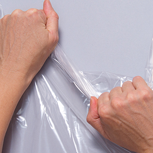 Lámina de Plástico PE Negra en Rollo, Lámina de Polietileno de 6 mil, 1000 Gauge, Película de Construcción, Barrera de Vapor para Pintura - Product Image 2