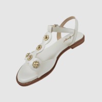 Sandales plates tendance pour femmes à bout ouvert avec fleurs métalliques et bride en T, boucle réglable, chaussures souples à bout rond pour l'été