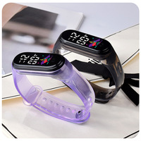 Montre numérique ovale tendance 2026 en gros, montre électronique LED simple pour sports de plein air, montre étanche pour femmes, hommes et étudiants