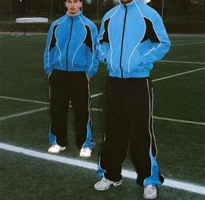 ชุดกีฬาผู้ชายแบบสตรีทแวร์น้ำหนักเบาและกางเกงกีฬาแบบสะท้อนแสง ชุดสองชิ้น สามารถปรับแต่งได้ - Product Image 4