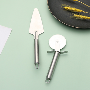 Cortador de Pizza con Rueda DFT24 de 6 cm, Pala para Pizza con Mango Redondo de Acero Inoxidable - Product Image 4