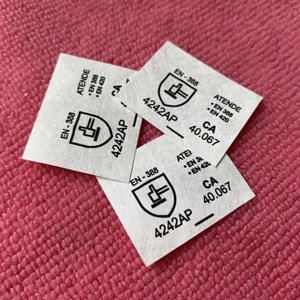 Costura Lavável Na Etiqueta De Papel Do <span class=keywords><strong>Tyvek</strong></span> Do Lado Do Vestuário, etiqueta De Cuidado Do Tecido <span class=keywords><strong>Tyvek</strong></span> Da Impressão Da Tela De Seda - Product Image 2