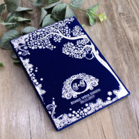 Carte de table d'anniversaire personnalisée en velours bleu marine avec estampage à chaud en blanc, cartes d'invitation de mariage