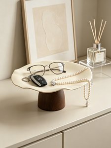 Plateau <span class=keywords><strong>de</strong></span> rangement en céramique à bords ondulés avec piétement en bois massif, coupelle surélevée pour clés, bijoux, parfums et décoration <span class=keywords><strong>de</strong></span> commode - Product Image 4