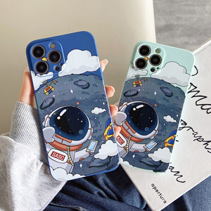 Astronautes Spacewalk Moon Rocket Space Cartoon Liquid Silicone Phone Case Couverture arrière pour iPhone 11 12 13 14 15 Pro Max - Product Image 5