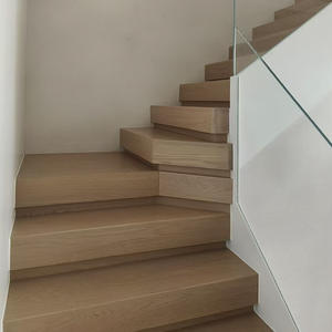 درج داخلي حلزوني حديث مخصص صديق للبيئة مع حافة مرتفعة وغطاء خشبي ودرابزين زجاجي للفنادق والشقق ذات الطابقين - Product Image 5