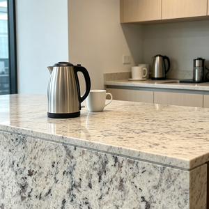 Losas de Granito Blanco Dallas de Primera Calidad, Modernas, Pulimentadas, de Piedra Natural, Cortadas a Medida, Duraderas para Cocina, Baño y Exteriores - Product Image 3