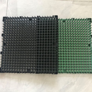 Tapis de drainage en nid d'abeille en plastique de 30 <span class=keywords><strong>mm</strong></span>, géotextile composite <span class=keywords><strong>100</strong></span>-500 g/m², géotextile non tissé pour l'aménagement vert des toits, des terrasses et des jardins - Product Image 4