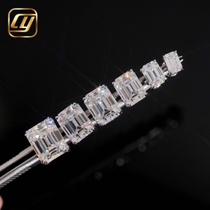 Boucles d'oreilles clous en moissanite taille émeraude en gros, en argent S925, serties à quatre griffes, plusieurs carats, certificat GRA, bijoux - Product Image 2