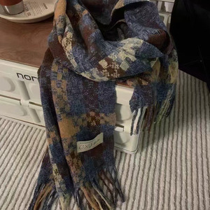 Écharpe tricotée à carreaux d'hiver pour femmes et hommes – Cache-cou imprimé à franges, style coréen, décontracté, unisexe, pour couple - Product Image 4