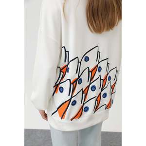 เสื้อสเวตเชิ้ตผู้หญิงปักลาย Mango แขนยาวแบบปกติ ลายปลาสีขาว รุ่น 32163SWT - Product Image 4
