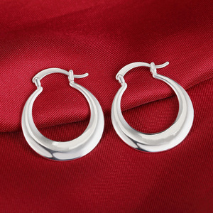 Pendientes Minimalistas de Luna Creciente para Mujer, Joyería de Oreja Geométrica Lisa y Moderna - Product Image 2