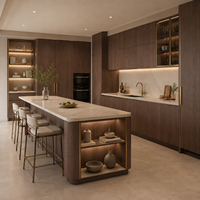 Meubles de cuisine sur mesure avec placage finition personnalisée, îlot de rangement, vitrines et étagères ouvertes taupe