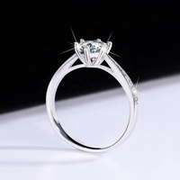 Perhiasan Mewah Cincin Tunangan Wanita 1 Karat Moissanite Platinum & Berlapis Emas Perak Sterling S925 VVS1 Cincin Pernikahan