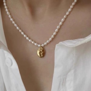 Collar con Colgante Hecho a Mano para Mujer, Estilo Lujoso, Rosa Natural de Agua Dulce, Estilo Francés Retro, Primavera/Verano, Hecho a Mano - Product Image 1