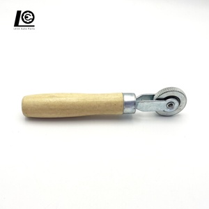 Outil de réparation de pneus de haute qualité, rouleau et aiguille à roulement à billes de 6 mm avec manche en bois - Product Image 6