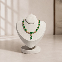 Présentoir à colliers en cuir PU FANXI, support de mannequin pour bijoux pour comptoir de vente au détail, texture lin, blanc / vert foncé