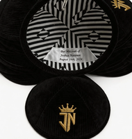 Kippa en velours noir personnalisée avec broderie à motif géométrique et doublure intérieure, cadeaux Judaïca pour Bar Mitzvah
