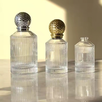 Bouteille en verre de parfum de luxe vaporisateur en verre cosmétique transparent à rayures givrées bouteille de parfum vide atomiseur avec boîte cadeau