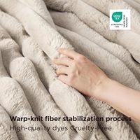 Couverture en fourrure artificielle HongYa - Ultra douce, moelleuse, luxueuse, 100% polyester, moderne, quatre saisons, épaisse, chaude, rayée pour l'hiver