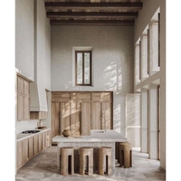 Îlot de cuisine en marbre Calacatta Gold haut de gamme d'Italie avec crédence intégrale et dalles murales en marbre pour cuisine de villa