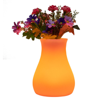 Lampe de table LED RGB moderne en forme de vase, pot blanc pour intérieur/extérieur, vase à fleurs en plastique LED