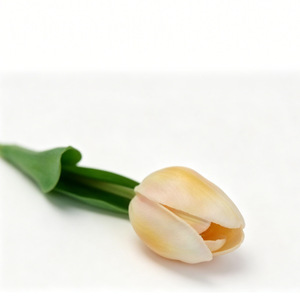 Fleurs artificielles en soie Meiduo Flower Industry, tulipes à branche unique, pour la décoration de la maison et les bouquets DIY - Product Image 3