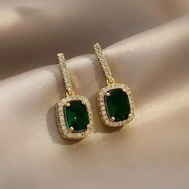 Bijoux minimalistes de luxe, boucles d'oreilles carrées en cristal émeraude verte, plaqué or 14k, cristal CZ Zircon, boucles d'oreilles émeraude