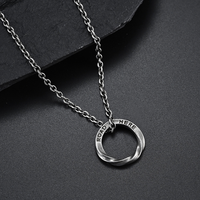 Collier en acier inoxydable plaqué or 18 carats avec pendentif Mobius gravé, cercle torsadé géométrique, unisexe, cadeau minimaliste pour couple