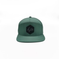 Vente en gros de haute qualité personnalisé 7 panneaux en caoutchouc Patch Logo 100% Polyester Laser Mesh Snapback Caps Casquettes de sport pour hommes