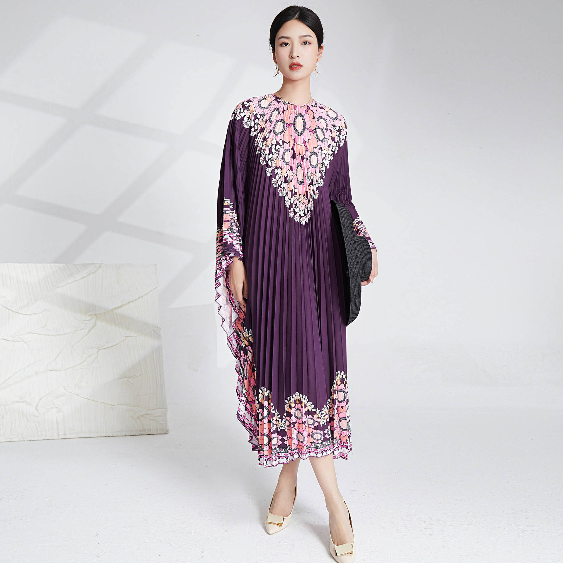 สีแดงม่วง