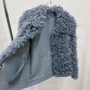100% vraie fourrure couleur unie en cuir fourrure veste mouton cheveux bouclés hiver femmes <span class=keywords><strong>manteau</strong></span> en peau de mouton - Product Image 3