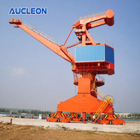Nouveau modèle OEM Grue portique mobile à flèche simple rotative télécommandée de 15 tonnes pour le chargement de marchandises en quai et en jetée
