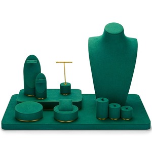 ชุดอุปกรณ์จัดแสดงเครื่องประดับสีเขียวสุดหรูแบบกำหนดเอง พร้อมแท่นวางเครื่องประดับหนังคุณภาพสูงสำหรับสร้อยคอ ต่างหู และแหวน - Product Image 5