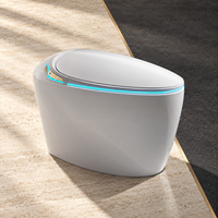 WC intelligent moderne en céramique monobloc avec chasse d'eau automatique par capteur, siège chauffant, séchoir à air chaud et télécommande