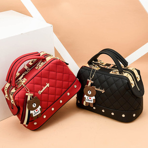 Nouveaux sacs à main pour femmes avec pendentif petit ours, sacs à main pour femmes en vente en ligne - Product Image 1