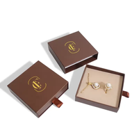 Boîtes à bijoux rigides en carton, petites, personnalisées, haut de gamme, faites à la main, avec tiroir élégant, doublure en éponge et gaufrage, vente en gros