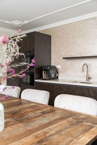 <span class=keywords><strong>Meuble</strong></span> de cuisine de luxe au design mat foncé, four encastrable, ensemble de salle à manger assorti disponible - Product Image 2