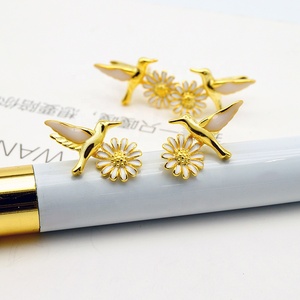 New <span class=keywords><strong>Tredy</strong></span> Sterling Silber Kinder Mädchen Summen Lower Daisy Stud Schmuck Gelb Emaille Charm S925 Vogel Ohrringe - Product Image 4