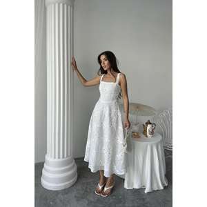 Elegante Vestido de Noche Blanco Corte A con Espalda Descubierta, Detalle de Corsé y Cintura Natural Hecha a Mano - Product Image 3