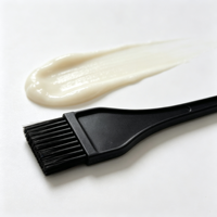 Brosse à coloration capillaire en plastique en gros, peigne à queue pointue pour sectionnement, brosse à teinture à poils doux pour usage en salon de coiffure